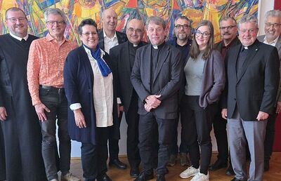 v.l. P. Gerwig Romirer OSB (KBW), Alfred Jokesch (DSG), Anna Hollwöger (KA-GS), P. Anton Witwer SJ (Forum GWK), Bischof Wilhelm Krautwaschl, Heimo Schäfmann (kfb), P. Wolfgang Dolzer SJ (KHJ), Anna Maria Steiner (KAB), Jürgen Krapscha (KMB), Hans Fei