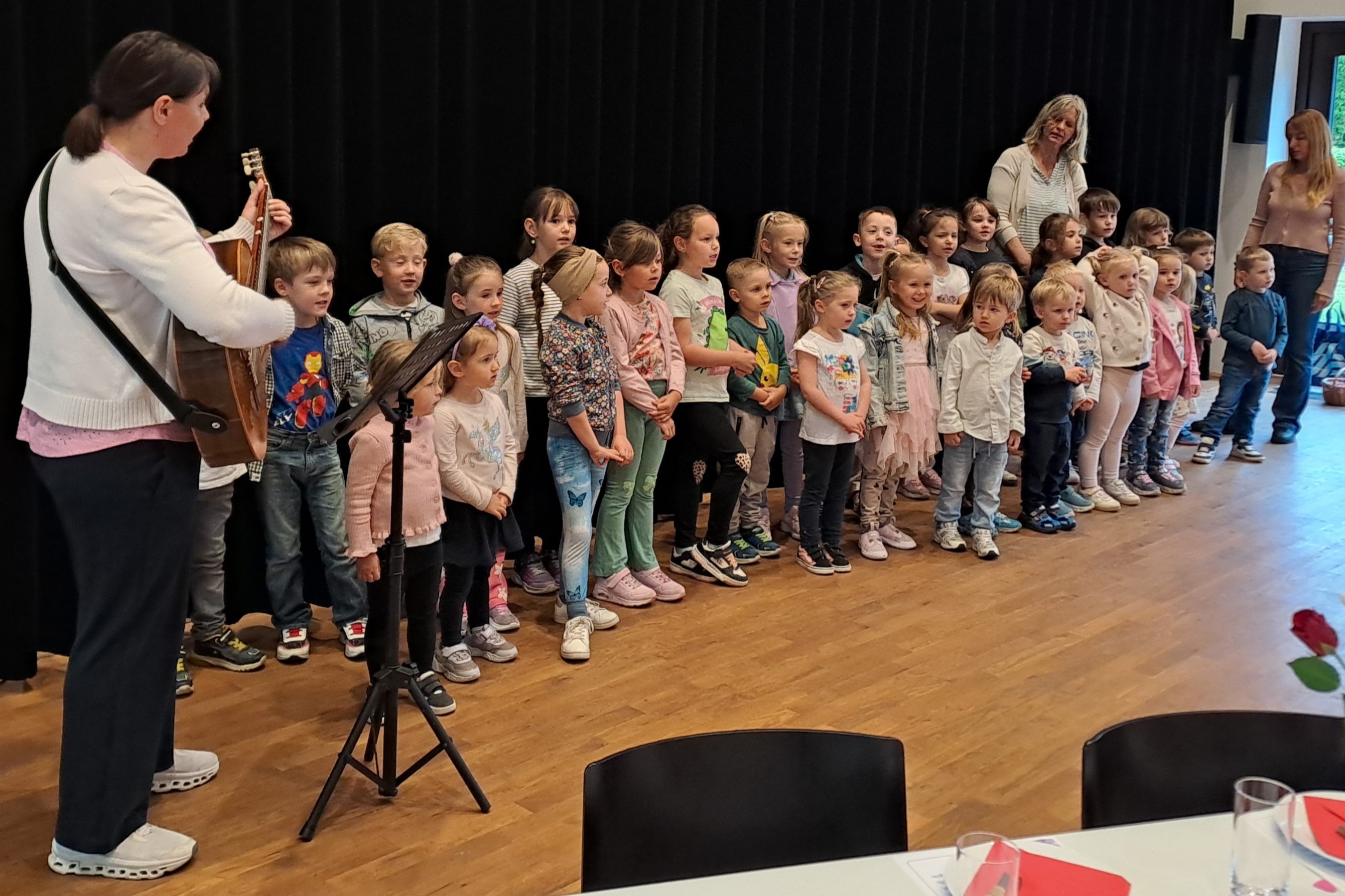 Muttertag voller Begegnungen / Kindergarten Gamlitz Begegnungsnachmittag im Mai